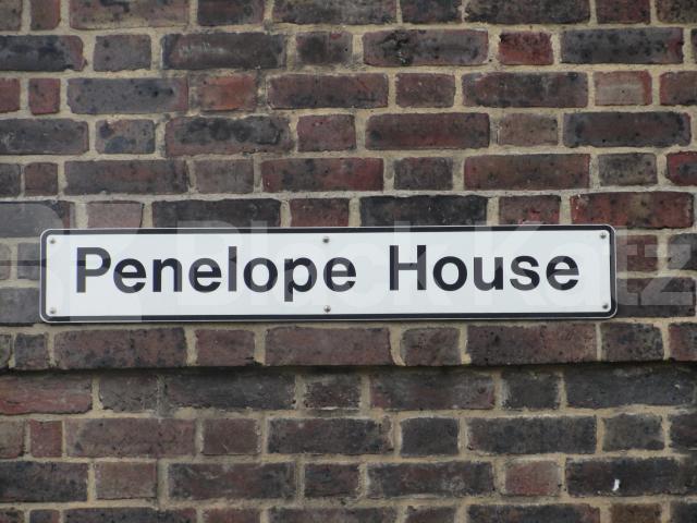 			LET, 5 Bedroom, 1 bath, 1 reception House			 Penelope House, Gosling Way, Oval